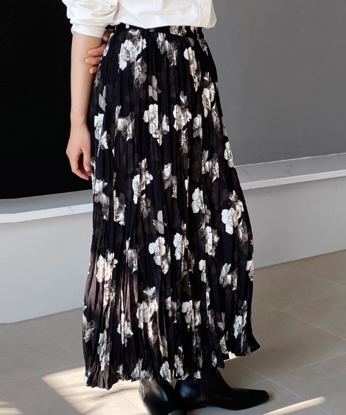 極美品✨PLEATS PLEASE ロングスカート　フレア　総柄 PLEATS PLEASE ISSEY MIYAKE（ロングスカート）のフリマアイテム一覧