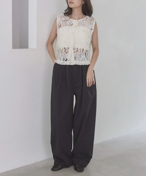 feepur(フェピュール)の「カップ付き2wayブラトップ(キャミソール・レディース・ブラック/オフホワイト・MEDIUM)」の11枚目の写真