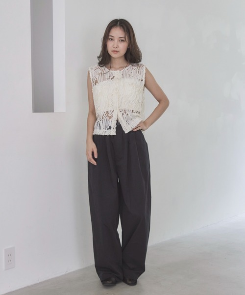 feepur(フェピュール)の「カップ付き2wayブラトップ(キャミソール・レディース・ブラック/オフホワイト・MEDIUM)」の12枚目の写真