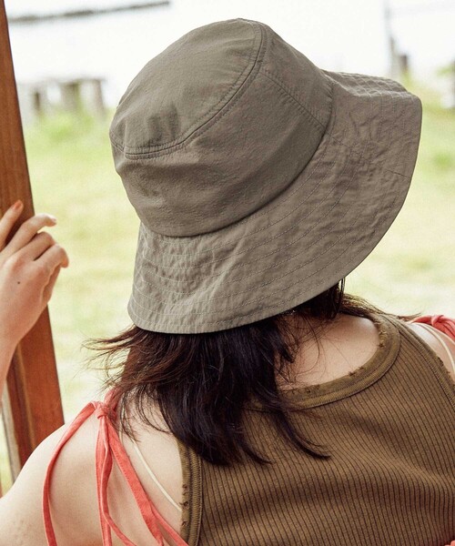 FREAK'S STORE（フリークスストア）の「【Beach & Festival】2way UV 撥水ナイロン 紐付きサファリハット（ハット・レディース・ブラック/オリーブ/ベージュ・ONE SIZE）」の9枚目の写真