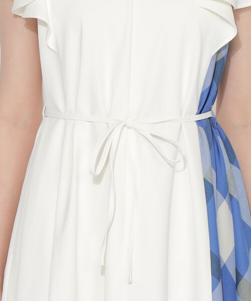 CB CRESTBRIDGE（シービークレストブリッジ）の「ラッフル