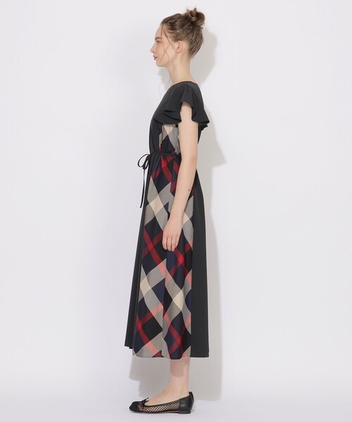 CB CRESTBRIDGE（シービークレストブリッジ）の「ラッフル