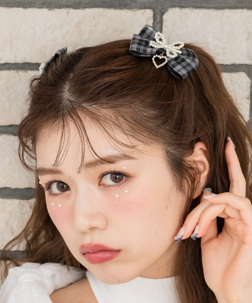 ROJITA（ロジータ）の「シアーチェックパールリボンクリップセット（バレッタ/ヘアクリップ・レディース・ブラック/ピンク・FREE）」の2枚目の写真