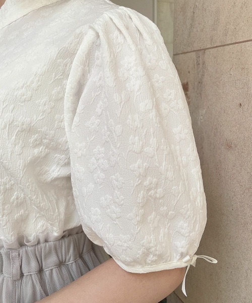 an another angelus（アンアナザーアンジェラス）の「袖口プチリボンジャガードブラウス　夏服（シャツ/ブラウス・レディース・オフホワイト/アイボリー・FREE）」の6枚目の写真