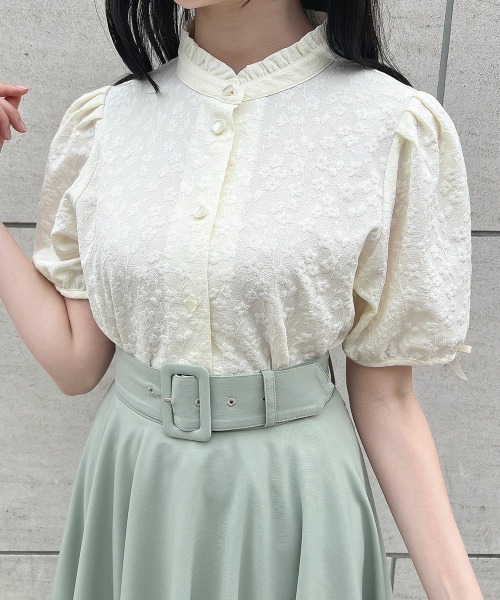 an another angelus（アンアナザーアンジェラス）の「袖口プチリボンジャガードブラウス　夏服（シャツ/ブラウス・レディース・オフホワイト/アイボリー・FREE）」の3枚目の写真