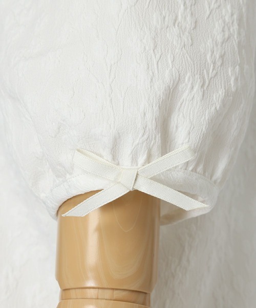 an another angelus（アンアナザーアンジェラス）の「袖口プチリボンジャガードブラウス　夏服（シャツ/ブラウス・レディース・オフホワイト/アイボリー・FREE）」の13枚目の写真