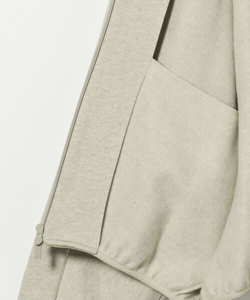FOG ESSENTIALS（エフオージーエッセンシャルズ）の「＜FEAR OF GOD ESSENTIALS＞モダン フリース トラック ジャケット（ブルゾン・メンズ・ライトグレー/ベージュ・L/M/S/XS）」の5枚目の写真
