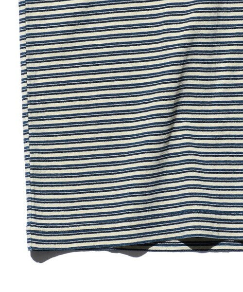 BEAMS PLUS（ビームスプラス）の「Pocket Tee Indigo Stripe（Tシャツ/カットソー・メンズ・オフホワイト/レッド/グリーン/イエロー・SMALL/LARGE/XX-LARGE/X-LARGE/MEDIUM）」の9枚目の写真