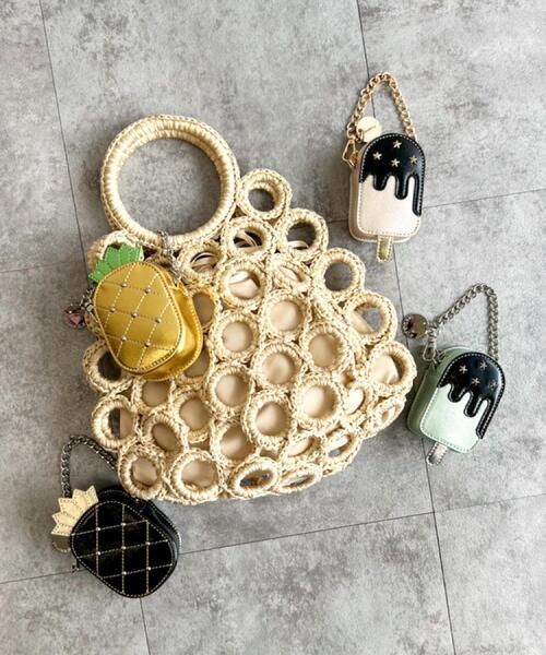 OPAQUE.CLIP（オペークドットクリップ）の「トロピカルメタリックバッグチャーム（チャーム・レディース・アイボリー系/ライトグリーン系/イエロー/ブラック・00）」の5枚目の写真