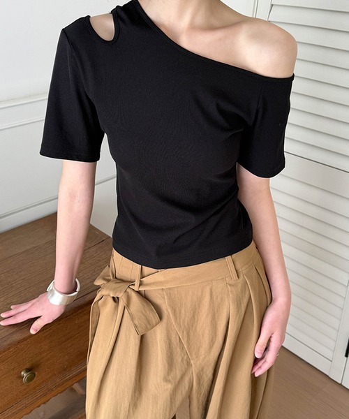 by LEGNA(バイレグナ)の「アシメオフショルダーT(Tシャツ/カットソー・レディース・ブラック/杢グレー/ホワイト・LARGE/MEDIUM)」の4枚目の写真