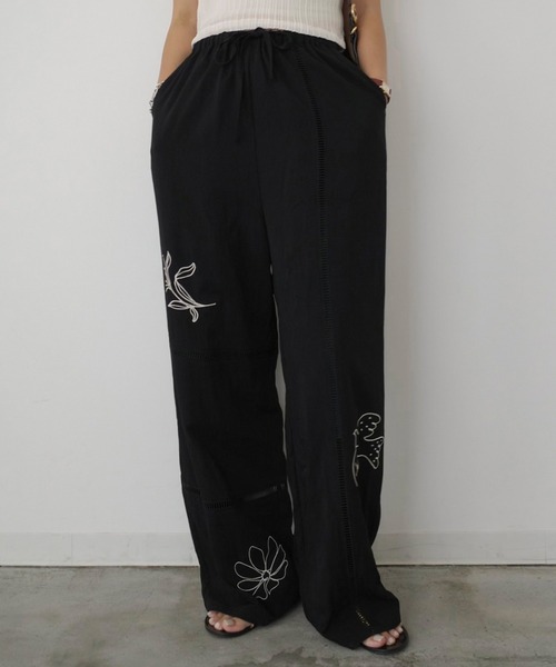 HEILIS(ヘイリス)の「【新色追加】【Hideka Original】刺繍パッチワークパンツ / セットアップ対応 ルーズシルエット イージーパンツ ロング丈 ウエストゴム パンツ ボトムス トレンド 韓国 ボタニカル ボヘミアン ボーホー カジュアル 秋服 春服 夏服 シャツ 刺繍 エンブロイダリー パッチワーク レース ブラック アイボリー ブラウン(その他パンツ・レディース・アイボリー/ブラック/ブラウン・FREE)」の11枚目の写真
