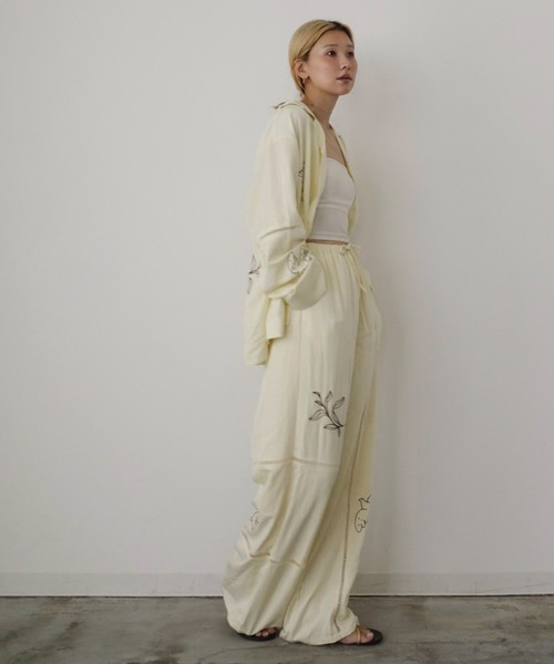 HEILIS(ヘイリス)の「【新色追加】【Hideka Original】刺繍パッチワークパンツ / セットアップ対応 ルーズシルエット イージーパンツ ロング丈 ウエストゴム パンツ ボトムス トレンド 韓国 ボタニカル ボヘミアン ボーホー カジュアル 秋服 春服 夏服 シャツ 刺繍 エンブロイダリー パッチワーク レース ブラック アイボリー ブラウン(その他パンツ・レディース・アイボリー/ブラック/ブラウン・FREE)」の7枚目の写真