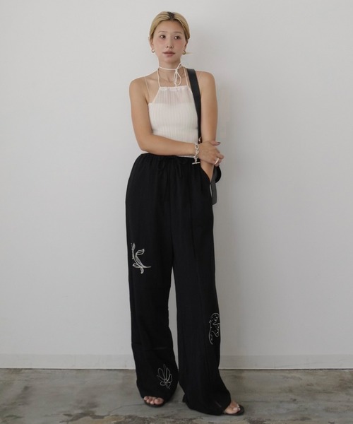 HEILIS(ヘイリス)の「【新色追加】【Hideka Original】刺繍パッチワークパンツ / セットアップ対応 ルーズシルエット イージーパンツ ロング丈 ウエストゴム パンツ ボトムス トレンド 韓国 ボタニカル ボヘミアン ボーホー カジュアル 秋服 春服 夏服 シャツ 刺繍 エンブロイダリー パッチワーク レース ブラック アイボリー ブラウン(その他パンツ・レディース・アイボリー/ブラック/ブラウン・FREE)」の14枚目の写真