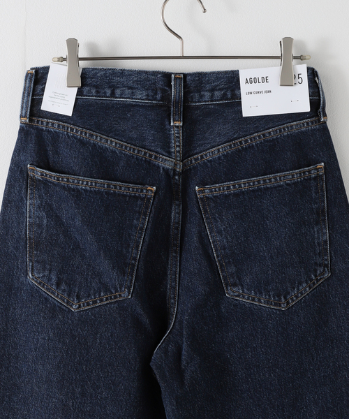 AGOLDE（エーゴールドイー）の「AGOLDE/エーゴールドイー LOW CURVE JEAN（デニムパンツ・レディース・ネイビー・24/25/26/27）」の4枚目の写真