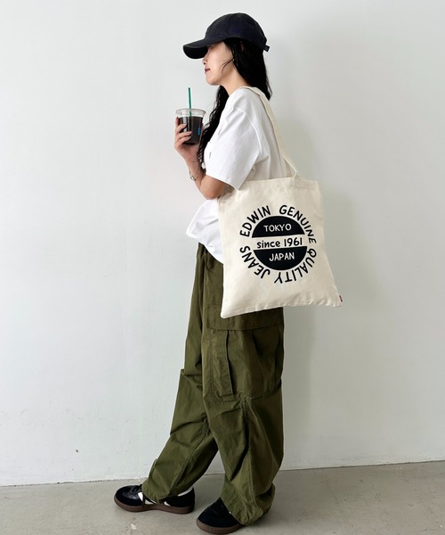 EDWIN（エドウィン）の「EDWIN/エドウィン コットンライク プリント トートバッグ/A3サイズ対応（トートバッグ・メンズ・ホワイト系その他/ホワイト系その他3/オフホワイト/ホワイト系その他2・FREE）」の21枚目の写真