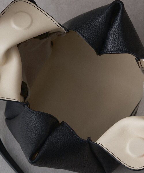 LOUNGEDRESS（ラウンジドレス）の「【SINBONO】Ruched Hobo Handle Crossbody（ハンドバッグ・レディース・ブラック・FREE）」の3枚目の写真