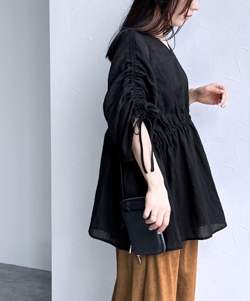 reca(レカ)の「シャーリングVネックオーバーブラウス(シャツ/ブラウス・レディース・オフホワイト/ブラック/テラコッタ・M-L)」の11枚目の写真