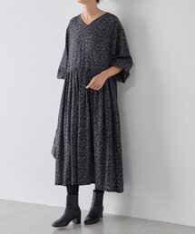 新品タグ付き　ビアズリー beardsleyフラワープリント ロングワンピース 新品タグ付き ビアズリー beardsleyフラワープリント ロング