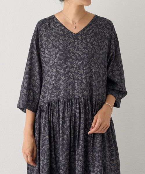 BEARDSLEY（ビアズリー）の「リーフプリントギャザーワンピース（ワンピース・レディース・ブラック・0/1/2）」の20枚目の写真