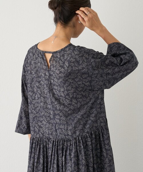 BEARDSLEY（ビアズリー）の「リーフプリントギャザーワンピース（ワンピース・レディース・ブラック・0/1/2）」の22枚目の写真