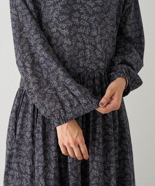 ビアズリー　プリントギャザーワンピ ビアズリー BEARDSLEY リーフプリントギャザーワンピース