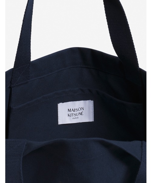 Maison Kitsune（メゾンキツネ）の「DRESSED FOX TOTE（トートバッグ・レディース・ネイビー・U）」の5枚目の写真