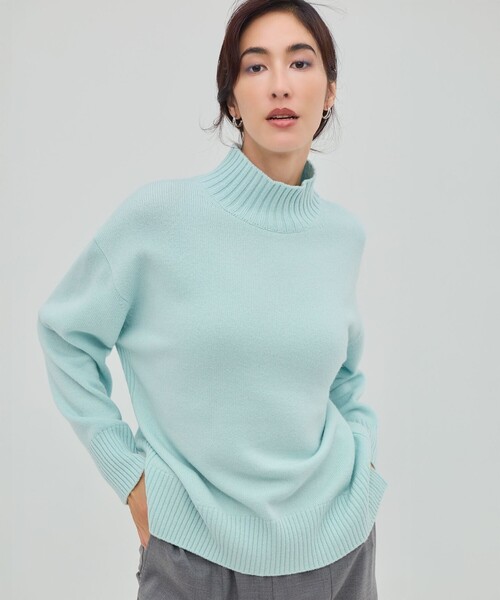 23区（ニジュウサンク）の「カシミヤブレンド ハイネック ニット（ニット/セーター・レディース・ホワイト系/ベージュ系/ライトグレー系/オールドローズ系/ライトグリーン系/ピーコックグリーン系/グレー系/ダルブルー系/パープル系・38）」の6枚目の写真