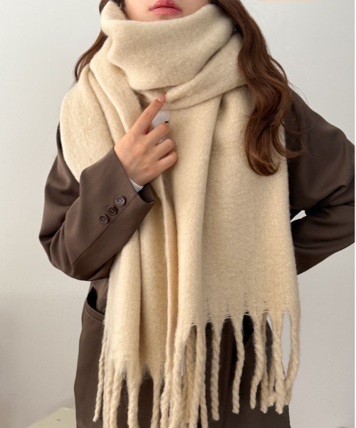 WEGO（ウィゴー）の「WEGO/ワイドフリンジストール（マフラー・レディース・ブラック/ブルー/ダークグレー/ライトピンク/グレー/その他13/ライム/その他10/ピンク/レッド/ブラウン/その他8/グリーン/ライトイエロー/その他7/ライトブラウン/オフホワイト/その他4/その他12/その他9/オレンジ/その他1/その他3/ライトパープル/その他5/その他2/その他11/その他6/その他17/その他15/ライトベージュ/ワイン/その他16/その他14/サックスブルー・FREE）」の7枚目の写真