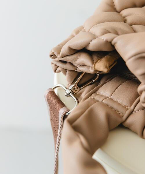 RODE SKO（ロデスコ）の「テープショルダーキルティングミニバッグ（ハンドバッグ・レディース・ブラウン系その他/オフホワイト/ダークブラウン・ONE）」の4枚目の写真