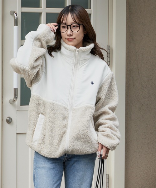 U.S. POLO ASSN.（ユーエスポロアッスン）の「U.S. POLO ASSN./ユーエスポロアッスン ブランドロゴ 切り替えデザイン ボアジャケット（ブルゾン・メンズ・ブラック/カーキ/アイボリー/ネイビー・M/S/L）」の14枚目の写真