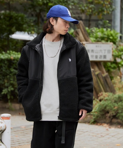 U.S. POLO ASSN.（ユーエスポロアッスン）の「U.S. POLO ASSN./ユーエスポロアッスン ブランドロゴ 切り替えデザイン ボアジャケット（ブルゾン・メンズ・ブラック/カーキ/アイボリー/ネイビー・M/S/L）」の13枚目の写真