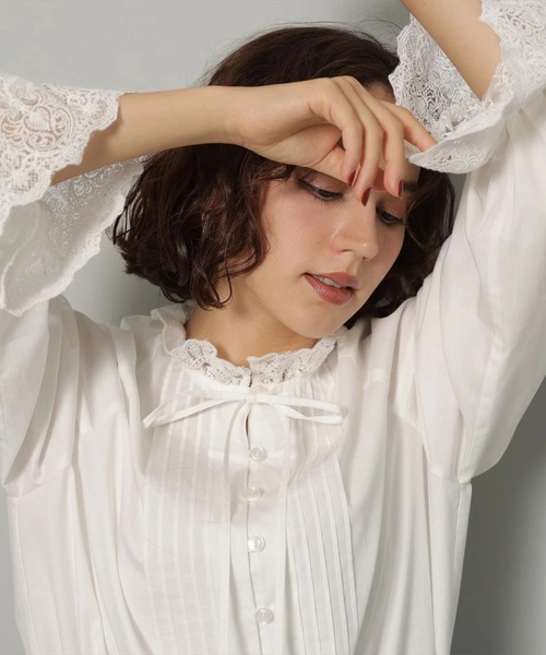 刺繍レースブラウス