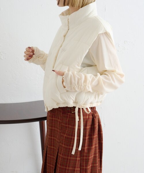 w closet（ダブルクローゼット）の「中綿リボンベスト（ベスト・レディース・ブラウン/オレンジ/アイボリー・FREE）」の5枚目の写真