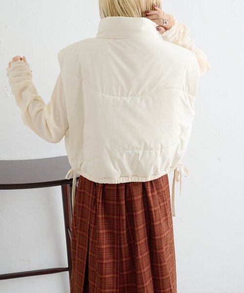 w closet（ダブルクローゼット）の「中綿リボンベスト（ベスト・レディース・ブラウン/オレンジ/アイボリー・FREE）」の6枚目の写真