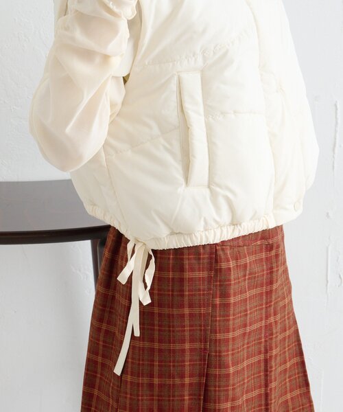 w closet（ダブルクローゼット）の「中綿リボンベスト（ベスト・レディース・ブラウン/オレンジ/アイボリー・FREE）」の8枚目の写真