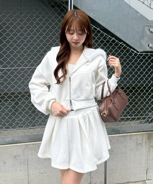 continuer de NICE CLAUP（コンティニューデナイスクラップ）の「【上下SET】ファーパーカーセットアップ（ワンピース・レディース・ブラック/アイボリー/トップグレー/ホワイト系その他/ブラック系その他/グレー系その他2/オートミール・FREE）」の2枚目の写真