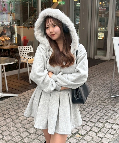 continuer de NICE CLAUP（コンティニューデナイスクラップ）の「【上下SET】ファーパーカーセットアップ（ワンピース・レディース・ブラック/アイボリー/トップグレー/ホワイト系その他/ブラック系その他/グレー系その他2/オートミール・FREE）」の5枚目の写真