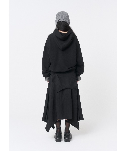 Miseki SEOUL(ミセキソウル)の「LOGO SWEAT HOODIE(パーカー・レディース・ブラック/チャコールグレー・OS)」の8枚目の写真