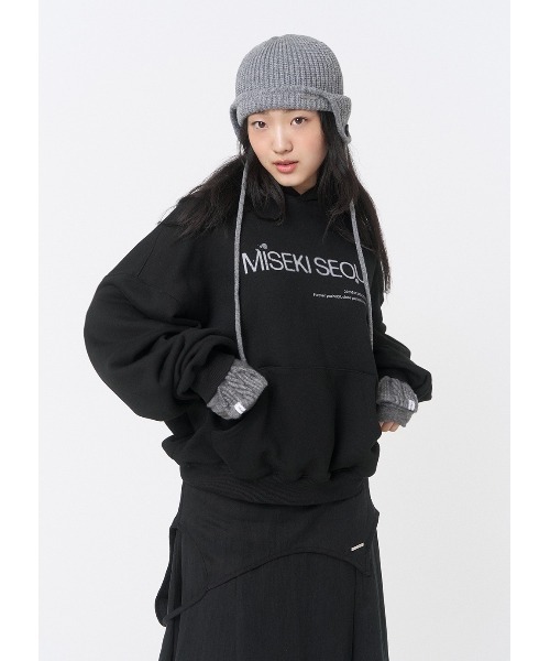 Miseki SEOUL(ミセキソウル)の「LOGO SWEAT HOODIE(パーカー・レディース・ブラック/チャコールグレー・OS)」の9枚目の写真