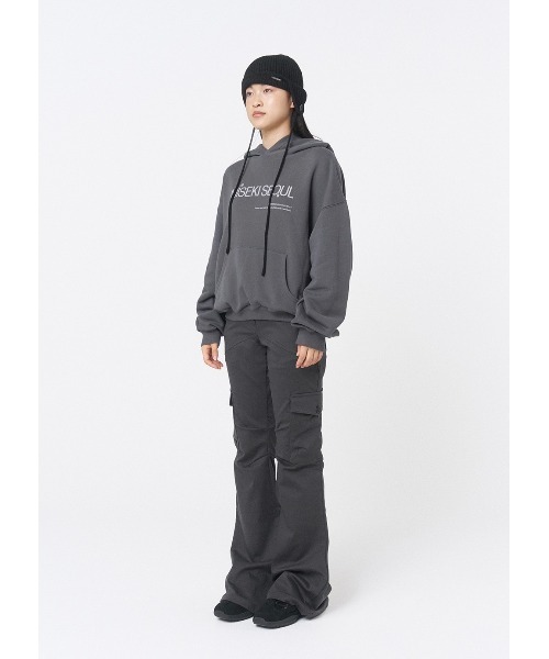 Miseki SEOUL(ミセキソウル)の「LOGO SWEAT HOODIE(パーカー・レディース・ブラック/チャコールグレー・OS)」の14枚目の写真