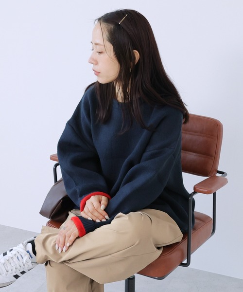 reca（レカ）の「ラウンドヘム裏配色ニット（ニット/セーター・レディース・ブラウン/ベージュ/トップグレー/ネイビー・FREE）」の4枚目の写真