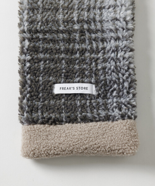 FREAK'S STORE（フリークスストア）の「チェック柄 ボア フリース マフラー（マフラー・メンズ・ネイビー/ブラウン/カーキ/グレー・ONE SIZE）」の7枚目の写真
