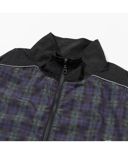 POLeR（ポーラー）の「POLER SHIRRING NYLON PIPING JACKET（ポーラー シャーリング ナイロン パイピング ジャケット）（ナイロンジャケット・メンズ・グリーン系/ブラック・MEDIUM/LARGE/X-LARGE）」の4枚目の写真