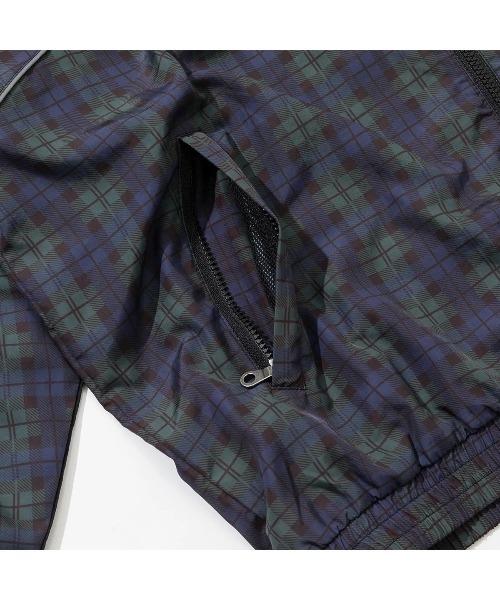 POLeR（ポーラー）の「POLER SHIRRING NYLON PIPING JACKET（ポーラー シャーリング ナイロン パイピング ジャケット）（ナイロンジャケット・メンズ・グリーン系/ブラック・MEDIUM/LARGE/X-LARGE）」の8枚目の写真