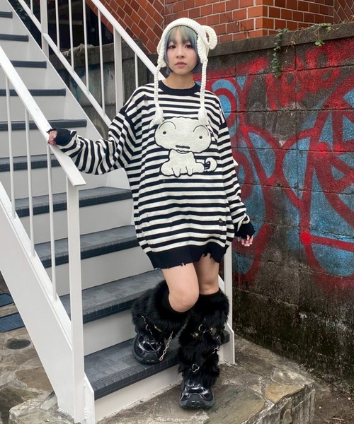 Candy Stripper(キャンディストリッパー)の「【クレヨンしんちゃん】シロ ダメージ ボーダー ニット(ニット/セーター・レディース・ライトブルー/ブラウン/ブラック×ホワイト・FREE)」の4枚目の写真