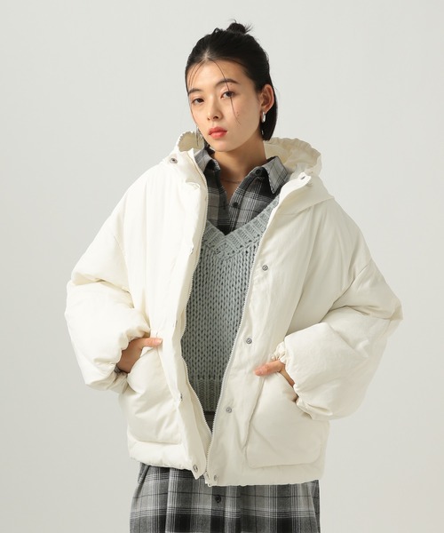 BAYFLOW（ベイフロー）の「ショートパファーフーディージャケット（ナイロンジャケット・レディース・ブラック/ホワイト/ブラウン・FREE）」の2枚目の写真