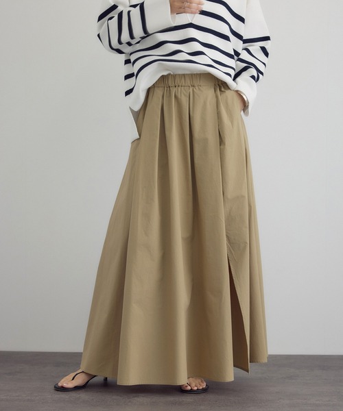 SALON adam et rope'（サロン アダム エ ロペ）の「【WEB・一部店舗限定】スリットフレアスカート（スカート・レディース・オフホワイト/ブラック/ベージュ・FREE）」の3枚目の写真