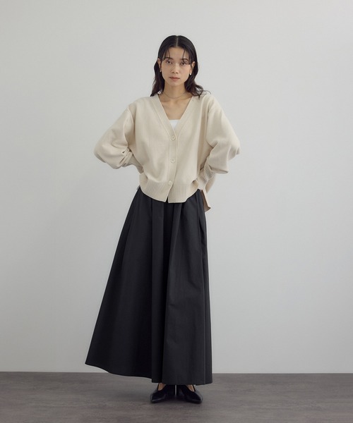 SALON adam et rope'（サロン アダム エ ロペ）の「【WEB・一部店舗限定】スリットフレアスカート（スカート・レディース・オフホワイト/ブラック/ベージュ・FREE）」の4枚目の写真