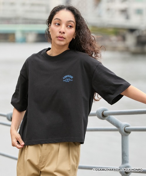 OSAMU GOODS（オサムグッズ）の「CONVERSE/コンバース 【OSAMU GOODS】コラボ アソートデザイン コンパクト 半袖Tシャツ（Tシャツ/カットソー・レディース・ブラック系2/オフホワイト/ブラック系1/サックスブルー系/サックスブルー系2/サックスブルー系1/ブラック系/ホワイト系2/ホワイト系1/ホワイト系/サックスブルー/ブラック・L/M）」の21枚目の写真