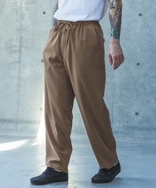 MR.OLIVE（ミスターオリーブ）の「T/R POWDER CLOTH / DRAWSTRING TAPERED PANTS /M261119（チノパンツ・メンズ・ブラック/キャメル・SMALL/MEDIUM/LARGE）」の3枚目の写真